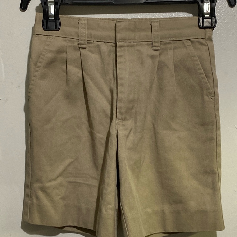 Short Khaki pants Size 6